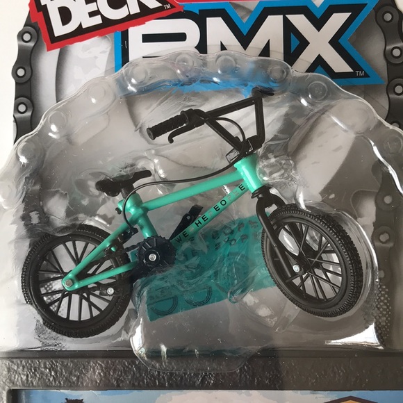 Tech Deck BMX Freestyle Bike - Picture 2 of 3